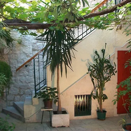 Studio 16844a דירה טרוגיר